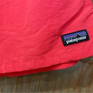 Patagonia ‘M’ unisex shorts, pretty coral, inseam 4-1/2